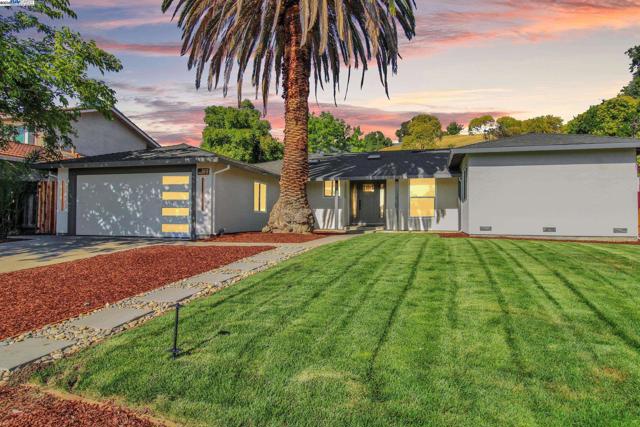 3613 perada dr, Walnut Creek CA: https://media.crmls.org/mediaz/02b04009-0a3f-4104-adb2-3e47f50e4fc6.jpg