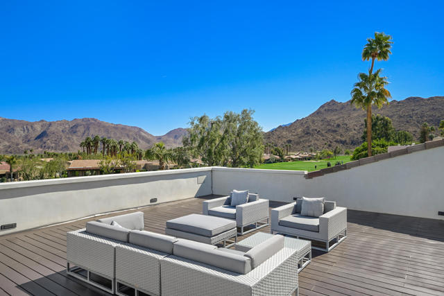 49120 Sunrose Lane, Palm Desert CA: https://media.crmls.org/mediaz/02b05df1-6ae1-4937-a809-9f50f92a7551.jpg