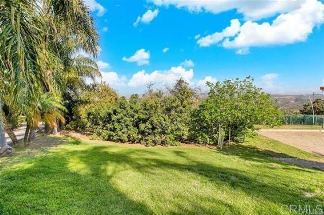 2081 Elevado Road, Vista CA: https://media.crmls.org/mediaz/02b0df35-cc87-4498-9b0d-5f3f977dcd18.jpg