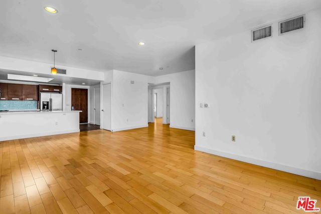 1260 S Corning Street, Los Angeles CA: https://media.crmls.org/mediaz/02b10019-d8b6-468c-a876-cd14f1298af9.jpg