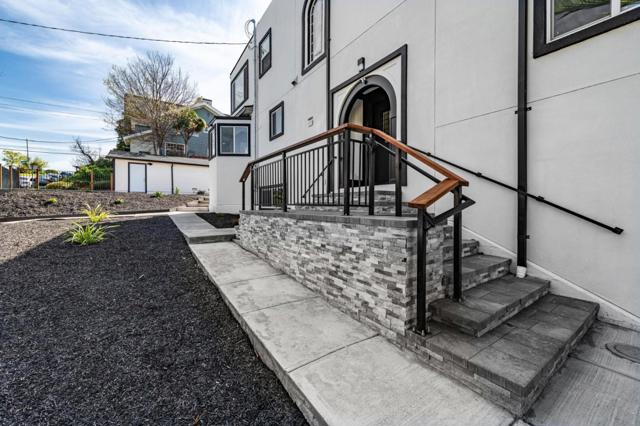 252 Euclid Avenue, Oakland CA: https://media.crmls.org/mediaz/02b13421-3f98-4fee-9511-a7a6b7b17156.jpg