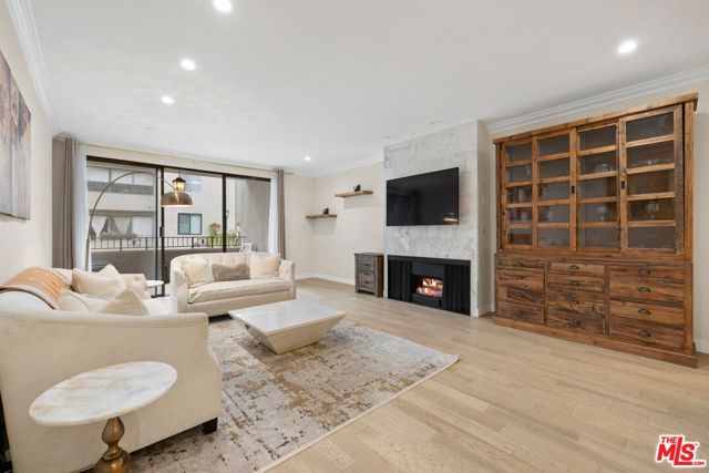 8455 Fountain Avenue, West Hollywood CA: https://media.crmls.org/mediaz/02b1707c-58d8-4ea1-8ac8-41e1a052aa9f.jpg