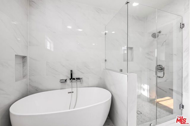 4118 Davana Road, Sherman Oaks CA: https://media.crmls.org/mediaz/02b1d4c2-d6fb-49d3-870e-9982e9017a3b.jpg