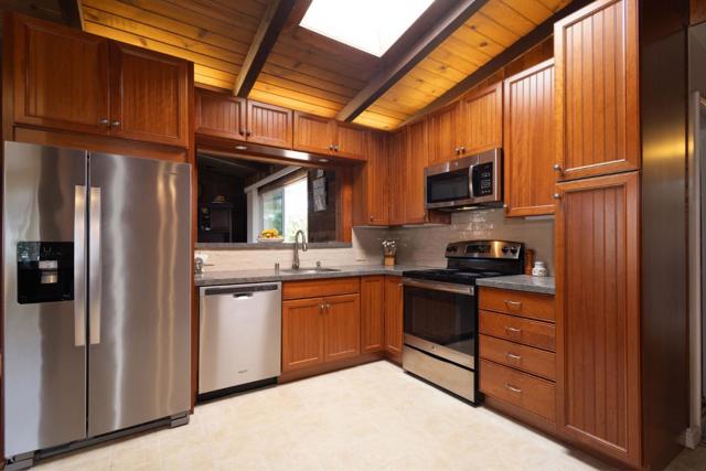 816 Park Avenue, Moss Beach CA: https://media.crmls.org/mediaz/02b28046-9662-4e3f-a88d-7869e1235466.jpg