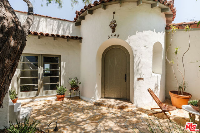 3744 Clayton Avenue, Los Angeles CA: https://media.crmls.org/mediaz/02b2b172-bdfb-4b3b-89a6-d51b5a9f9fc8.jpg