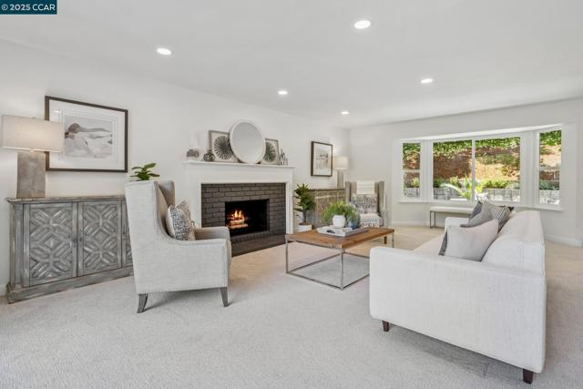 6 Greenwood Ct, Orinda CA: https://media.crmls.org/mediaz/02b2b640-2a00-4edc-b825-31cd6c9f2c6a.jpg