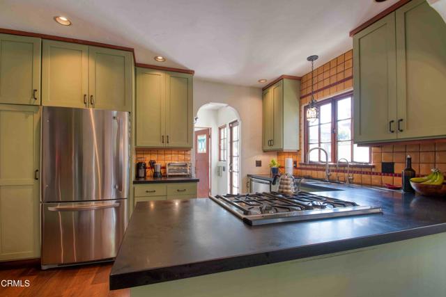 Detail Gallery Image 14 of 50 For 1014 Stearns Dr, Los Angeles,  CA 90035 - 3 Beds | 3 Baths