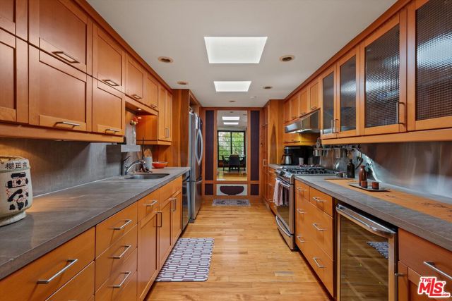 465 N Calle Rolph, Palm Springs CA: https://media.crmls.org/mediaz/02b36188-b726-408b-8e30-b91fa6861d9e.jpg