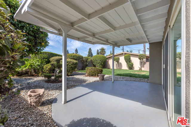 424 Markton Street, Los Angeles CA: https://media.crmls.org/mediaz/02b385ce-6ef2-4890-930f-00865b658a66.jpg