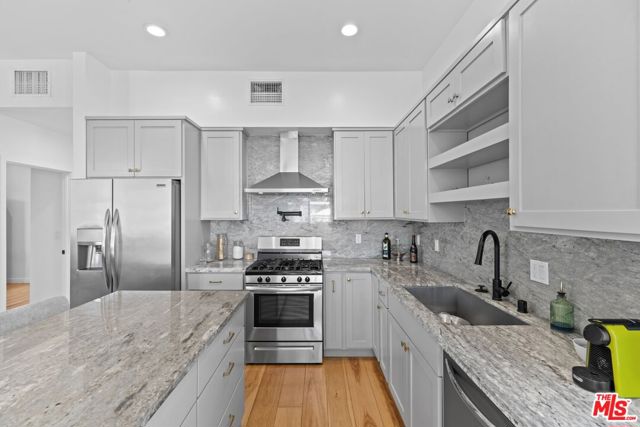 3170 Glenmanor Place, Los Angeles CA: https://media.crmls.org/mediaz/02b41484-e0b4-41a2-b466-adfb179b128a.jpg