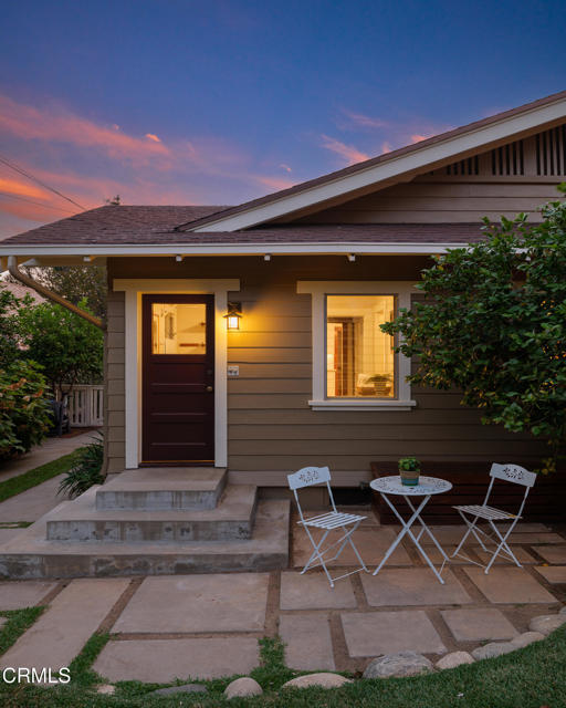 1036 N Chester Avenue, Pasadena CA: https://media.crmls.org/mediaz/02b4bd14-a72c-4ff2-8c29-85308a5ab720.jpg