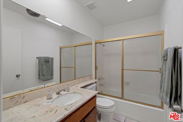 5376 Fairview Boulevard, Los Angeles CA: https://media.crmls.org/mediaz/02b50ef0-31f8-40c6-9824-e05cc603b7bf.jpg
