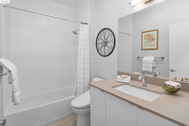 197 Lakeshore Ct, Richmond CA: https://media.crmls.org/mediaz/02b52053-add0-49cd-86af-a7c59b55cf4b.jpg