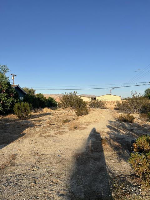 1500 Avenida Ramada, Desert Hot Springs CA: https://media.crmls.org/mediaz/02b53f76-5d1a-43a1-b544-77c5d746e9fd.jpg
