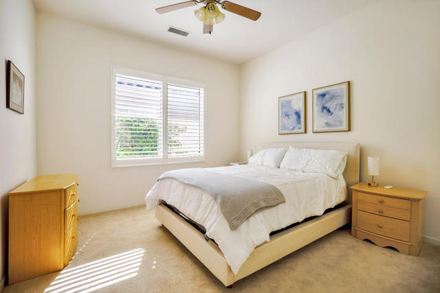 371 Tomahawk Drive, Palm Desert CA: https://media.crmls.org/mediaz/02b54401-30f8-49fc-91de-bbd304600606.jpg