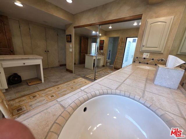 34725 Mission Hills Drive, Rancho Mirage CA: https://media.crmls.org/mediaz/02b59b0d-9274-448c-85ad-10df1c60d26e.jpg