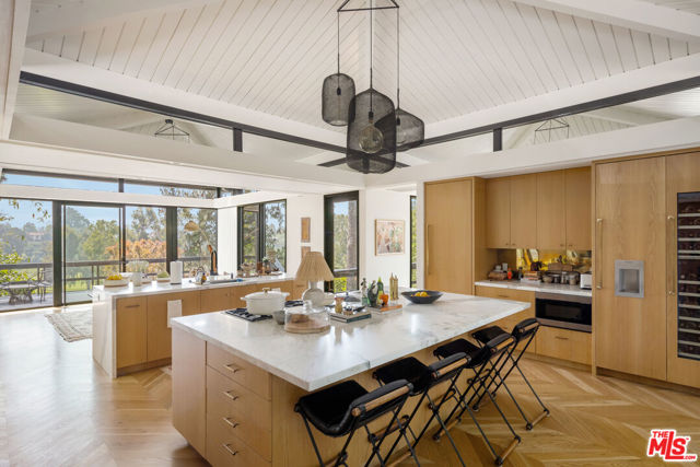 900 Napoli Drive, Pacific Palisades CA: https://media.crmls.org/mediaz/02b5b764-8707-42d9-a1df-e4ec348fcebc.jpg