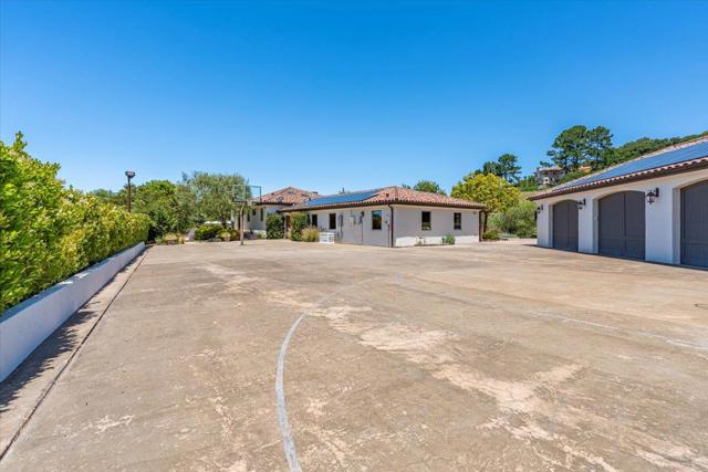 25926 Puerta Del Cajon, Monterey CA: https://media.crmls.org/mediaz/02b5ce6e-b716-4cfc-b4a0-01a75aebbc19.jpg