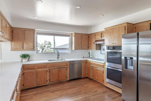 608 Highview Court, San Mateo CA: https://media.crmls.org/mediaz/02b60fc6-0877-4284-85bf-7e9c8b008886.jpg