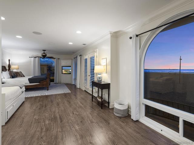 Image 49 of 53 For 2727 Ocean Front Walk