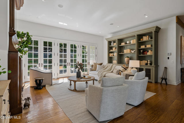 1464 Hidden Valley Road, Thousand Oaks CA: https://media.crmls.org/mediaz/02b678c9-09b7-4cdd-b85d-c3895c2cb0c4.jpg