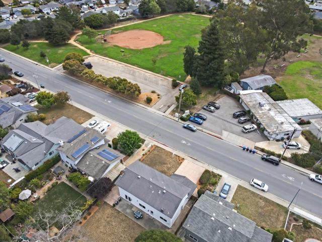 621 Monterey Avenue, Capitola CA: https://media.crmls.org/mediaz/02b6b0e5-bd94-49c1-835d-55351c425b21.jpg