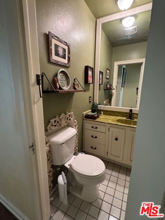 10344 Woodbridge Street, Toluca Lake CA: https://media.crmls.org/mediaz/02b7063d-5cc1-425c-a8ae-5ab4f1bd29e9.jpg