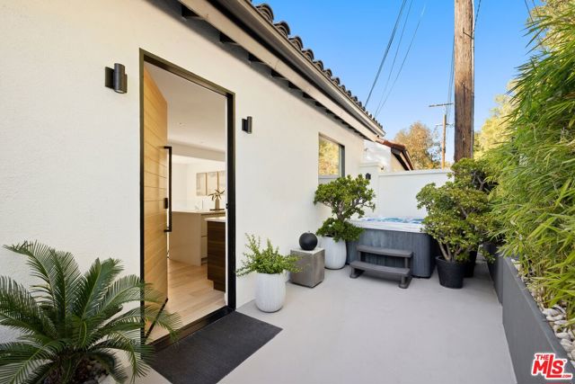 8583 Skyline Drive, Los Angeles CA: https://media.crmls.org/mediaz/02b729b1-c356-4afd-9cdb-e5d2fc0db0b7.jpg