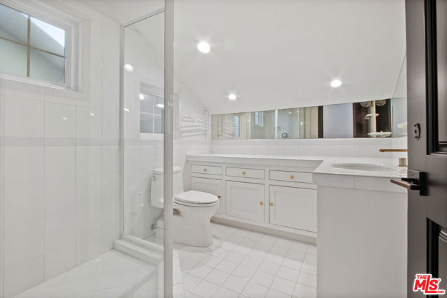 3553 Cody Road, Sherman Oaks CA: https://media.crmls.org/mediaz/02b7b9e9-4495-482f-817f-22cb27df16b7.jpg