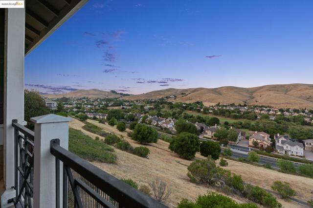 6686 Chalk Hill Ln, Vallejo CA: https://media.crmls.org/mediaz/02b81157-eba5-4940-a125-c877a082221a.jpg
