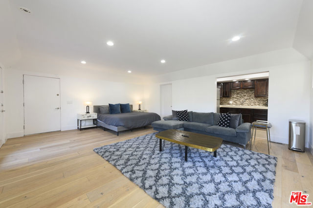 8581 Cole Crest Drive, Los Angeles CA: https://media.crmls.org/mediaz/02b8eed4-1088-4cf0-a2dd-f6b516225e8d.jpg