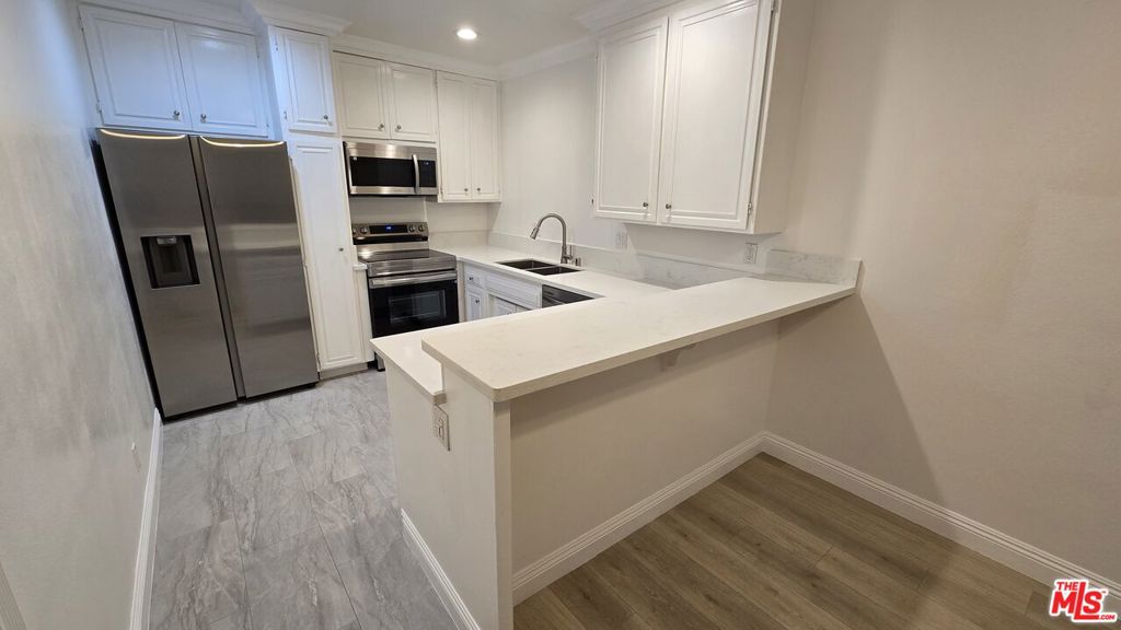 827 2ND Street #302