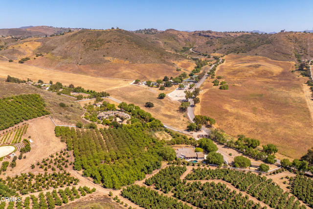 4850 N Moorpark Road, Thousand Oaks CA: https://media.crmls.org/mediaz/02b92b69-f0f7-4e68-aa2d-dde151196cb0.jpg