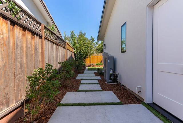 1599 Bonita Avenue, Mountain View CA: https://media.crmls.org/mediaz/02b96e40-b765-453d-a304-f58a268f0ff2.jpg
