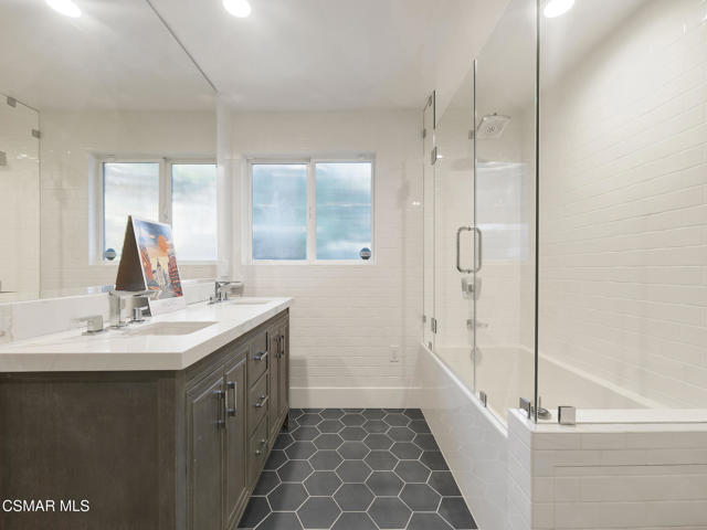 17032 Cotter Place, Encino CA: https://media.crmls.org/mediaz/02ba1497-2413-48f9-adda-caa7aefa766c.jpg