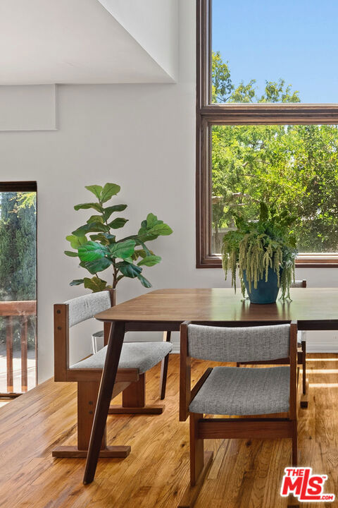 2174 Alcyona Drive, Los Angeles CA: https://media.crmls.org/mediaz/02ba30ed-2bc4-415c-906d-e97869bf9223.jpg