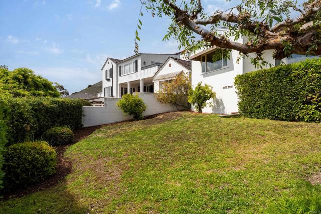 6018 Folsom Drive, La Jolla CA: https://media.crmls.org/mediaz/02bb25d4-f481-4497-95ef-4aa970963e10.jpg