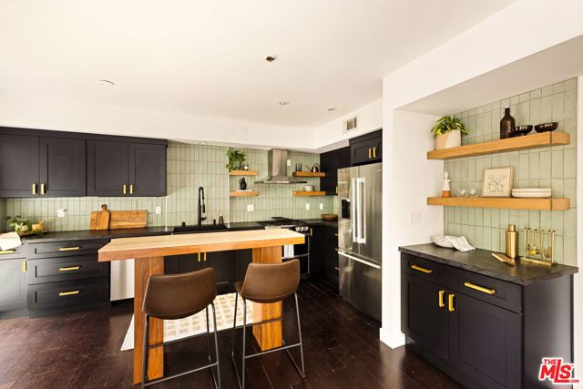 8513 Cashio Street, Los Angeles CA: https://media.crmls.org/mediaz/02bb4240-4f4a-4404-a172-b63143d518a2.jpg