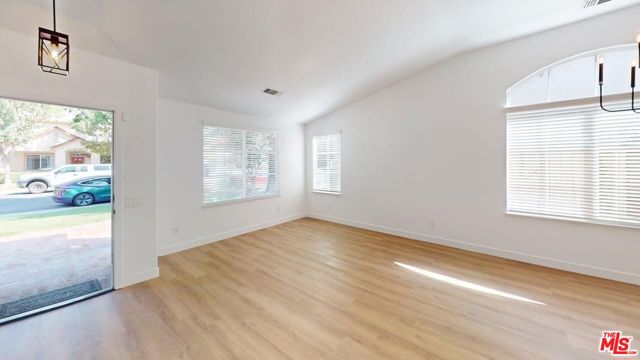 1912 Veranda Court, Modesto CA: https://media.crmls.org/mediaz/02bb8edd-aeed-48e4-bced-80d3d067a95e.jpg
