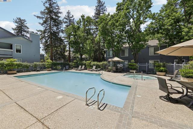 7104 Cross Creek Cir, Dublin CA: https://media.crmls.org/mediaz/02bbf9ef-c823-436c-9007-f0754214b67b.jpg