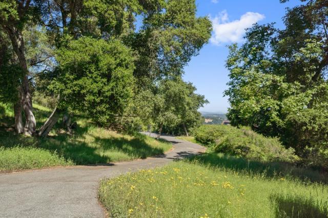 40 Deer Path Drive, Portola Valley CA: https://media.crmls.org/mediaz/02bc1406-3f1a-42a3-9a70-43a22014f5d6.jpg