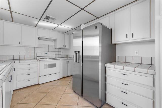 74577 Azurite Circle E, Palm Desert CA: https://media.crmls.org/mediaz/02bc5889-c956-4f08-94b3-b6b4332624b1.jpg