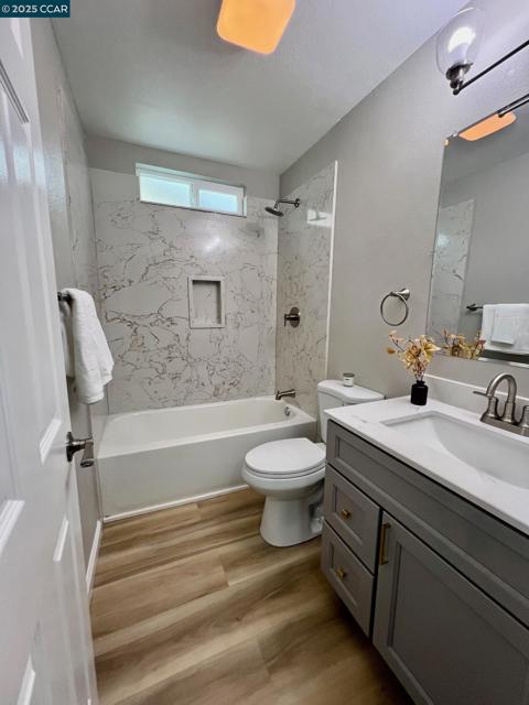 2788 Entrada Cir, Antioch CA: https://media.crmls.org/mediaz/02bd115c-e7ca-45d6-8a4e-35bb3723292c.jpg