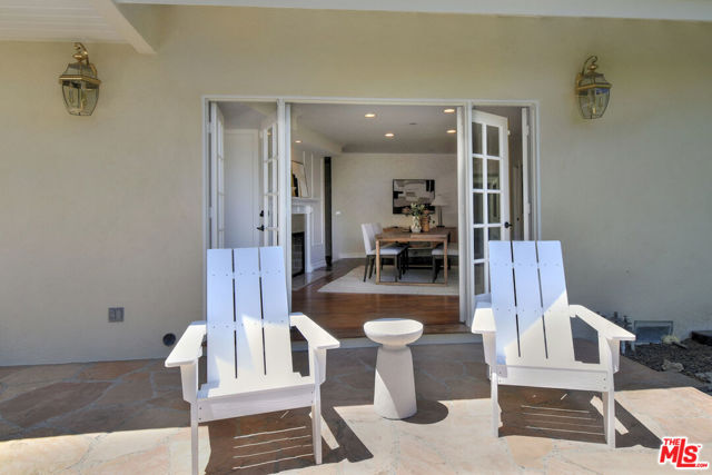 15474 Loom Place, Sherman Oaks CA: https://media.crmls.org/mediaz/02bd385b-3998-451b-9167-19804f3389d4.jpg