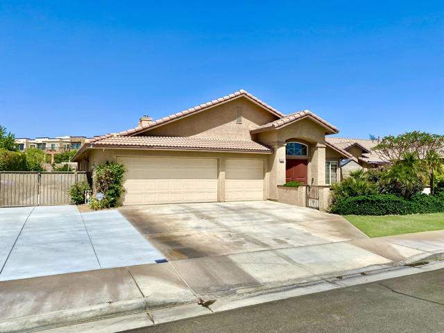 45315 Coldbrook Lane, La Quinta CA: https://media.crmls.org/mediaz/02bddd9b-1bfa-444f-b702-2f8e69e63d4a.jpg