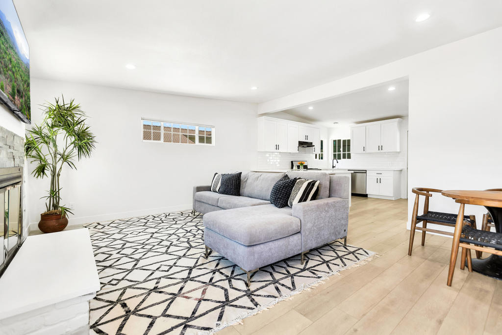 MLS #219123414DA img 4