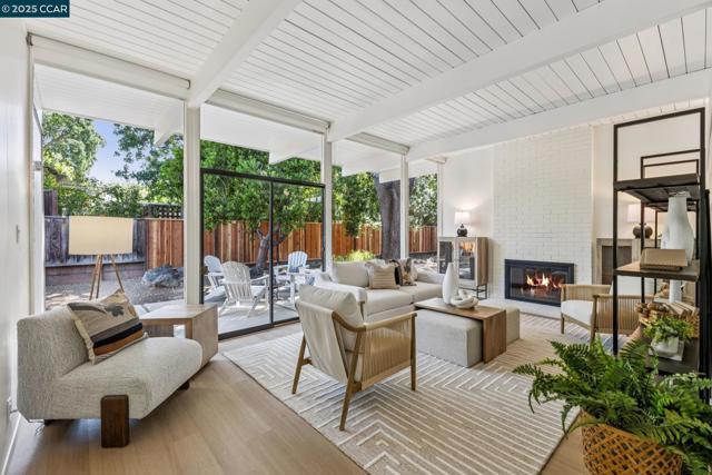 243 Santa Fe Dr, Walnut Creek CA: https://media.crmls.org/mediaz/02be7a46-4056-495a-96fe-326039eeb36f.jpg