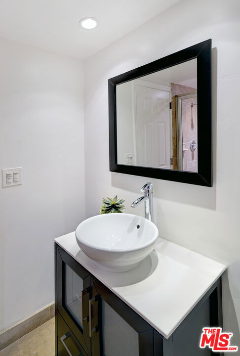 30630 Morning View Drive, Malibu CA: https://media.crmls.org/mediaz/02bef5ae-84d6-47fe-b0b4-ac16f341c313.jpg