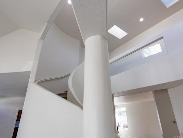 Detail Gallery Image 9 of 30 For 4918 Amador Dr, Oceanside,  CA 92056 - 5 Beds | 3/1 Baths