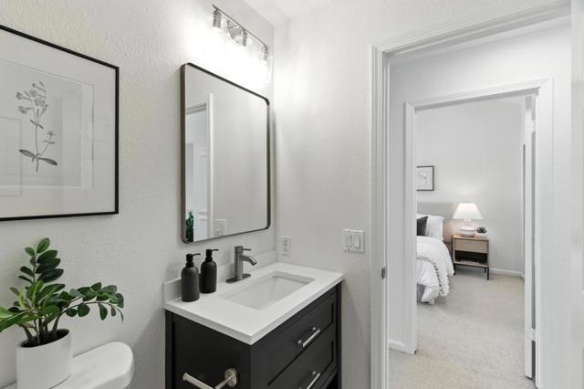 462 Mountain Laurel Court, Mountain View CA: https://media.crmls.org/mediaz/02bfd393-268c-4363-b8ac-ce3053fe78d4.jpg